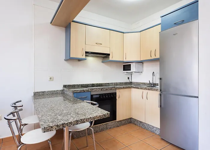 Home2book Sunny Getaway, Terrace & Pool 아파트