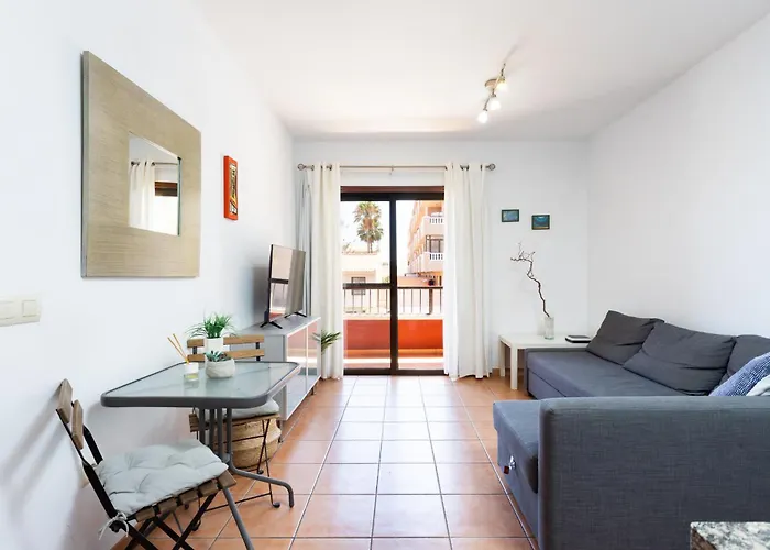 Home2book Sunny Getaway, Terrace & Pool 엘메다노